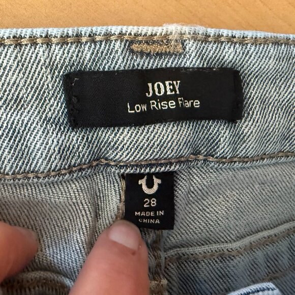 Like New True Religion Size 28 Joey LOW RISE FLARE.  INSEAM 29 - Picture 5 of 6